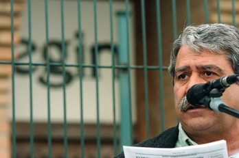 Jabier Salutregi, ante la sede del clausurado ‘Egin’. 