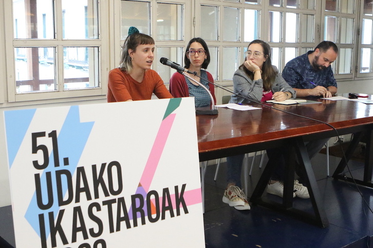 Olga Ibañez, Leire Pinedo, Uxue Razquin eta Koldo Garcia, UEUren ikastaroen hasieran.