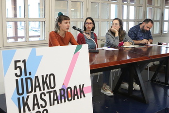 Olga Ibañez, Leire Pinedo, Uxue Razquin eta Koldo Garcia, UEUren ikastaroen hasieran.