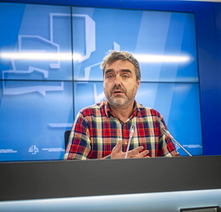 Mikel Otero  puso las bases de lo que cree que debe contener una ley de este tipo.