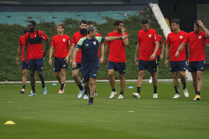 Valverde dirigiendo el primer entrenamiento de la pasada pretemporada.