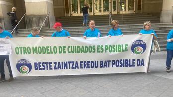 Concentración ante el Palacio de Justicia de Bilbo.