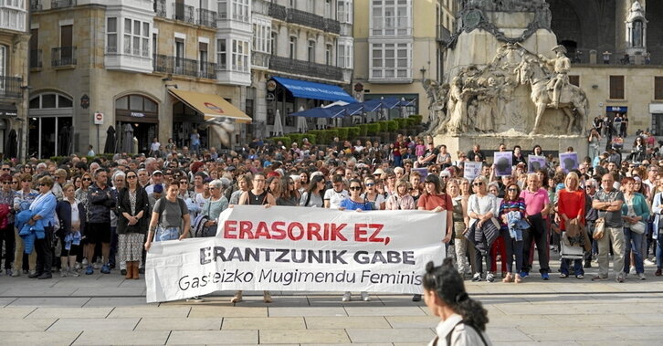 Maialen Mazonen hilketa salatzeko elkarretaratzea Gasteizen.
