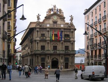 El Ayuntamiento de Iruñea se decidirá desde las 12.00.