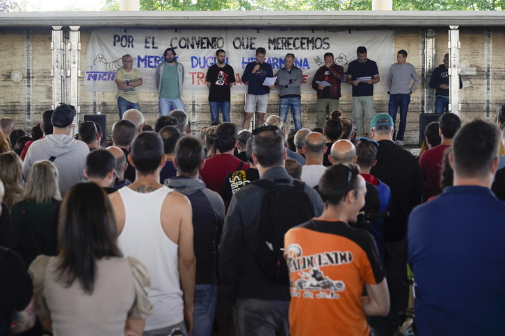 Asamblea de los trabajadores de Michelin en Gasteiz, en una imagen de archivo.
