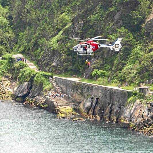Traslado del cuerpo hallado en Ulia.