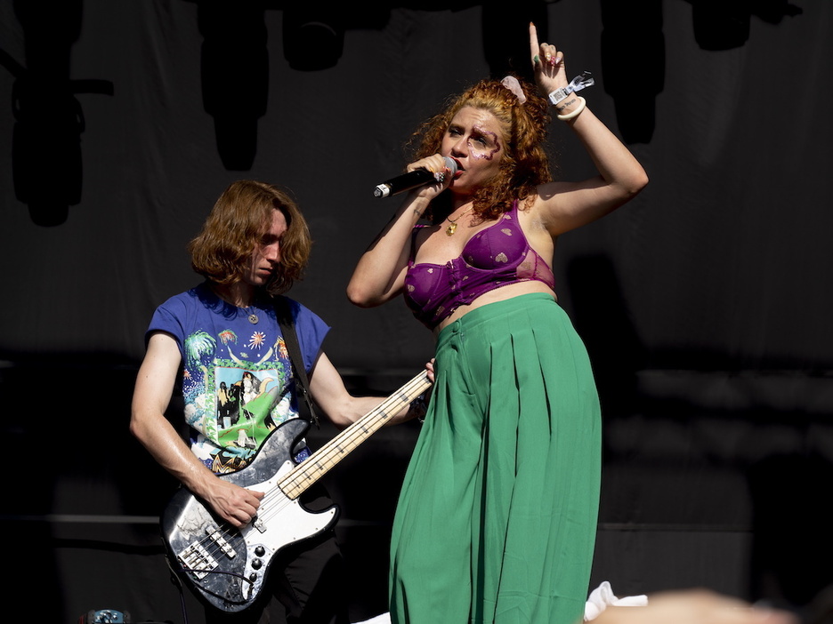 S8nt Electrik talde oso gaztea izan arren, Briana Carbajal frontwoman oso potentea dela argi geratu da. S8nt Electrik talde oso gaztea izan arren, Briana Carbajal frontwoman oso potentea dela argi geratu da.