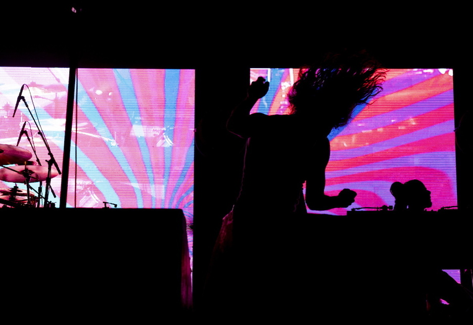 Incubus kartelburuek itxi dute ostirala: ikuskizun ederra eskaini dute. Incubus kartelburuek itxi dute ostirala: ikuskizun ederra eskaini dute.