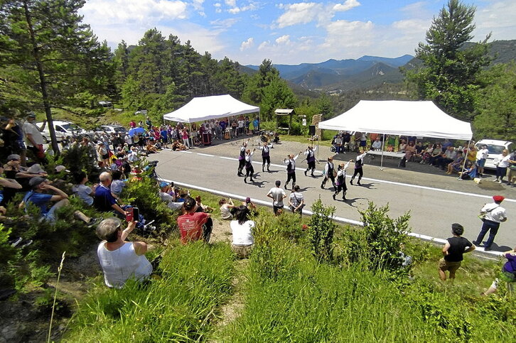 Descendientes de los represaliados franquistas, homenajeados en el alto de Bidankoze.