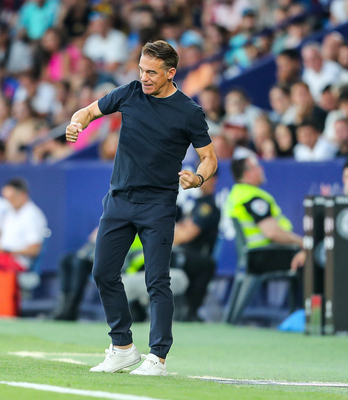 García Plaza ha sufrido como nunca en el banquillo del Ciutat de València.