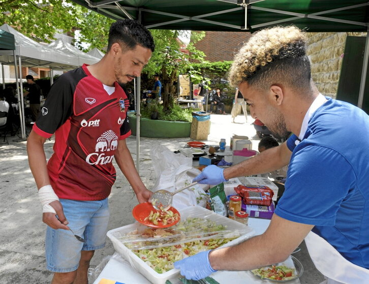 Jatorkinek jatetxe bihurtu zuen joan den astean Donostiako Aieten duen jantoki solidarioa.