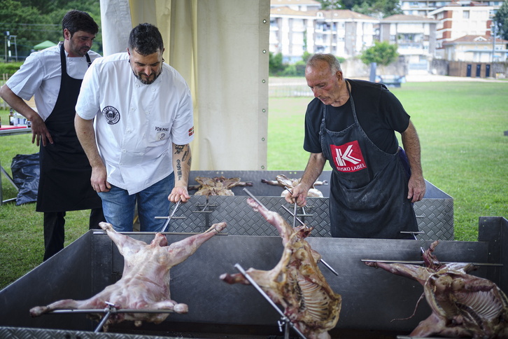 Tras los debates, un almuerzo ofrecido por los cocineros de Bisubi. 