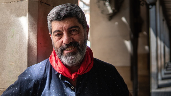 Fernando Hualde atesora infinidad de anécdotas sanfermineras tras ser recepcionista del Hotel La Perla durante más de cuatro décadas.