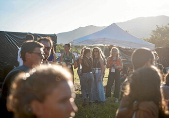 Près de deux-tiers des bénévoles du festival EHZ sont des mineurs. Ils ont interdiction de vendre de l’alcool.