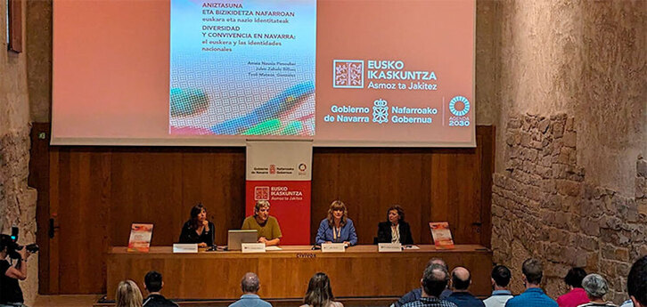 Presentación, hoy en Iruñea, del trabajo de Eusko Ikaskuntza, con la presencia de la consejera Ana Ollo.