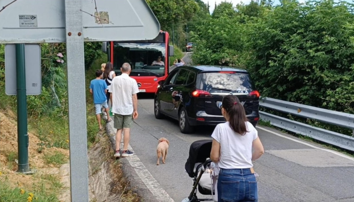 La carretera que conecta Monte Caramelo, Masustegi y Kobetas.