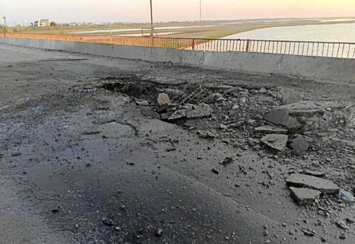 Daños en la calzada del puente de Conchar.