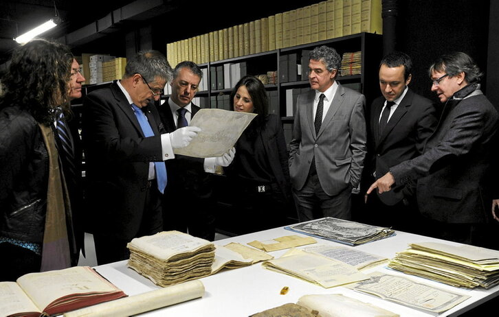 Imagen de la inauguración, en Bilbo, del Archivo Histórico de Euskadi el 23 de enero de 2014.