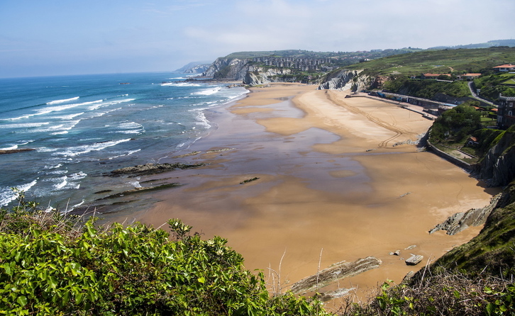 Sopelako hondartza: soilik goizaren amaieran (eguerdian) edo gauerdi aldera izan daiteke itsasbehera hain behean. 