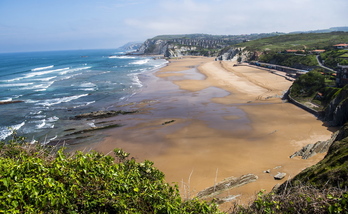 Sopelako hondartza: soilik goizaren amaieran (eguerdian) edo gauerdi aldera izan daiteke itsasbehera hain behean. 