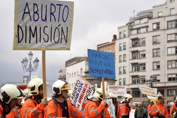 Manifestación de bomberos celebrada en Bilbo el pasado mes de mayo.