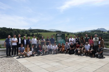 Batzarrean parte hartu zuten enpresetako ordezkariak.