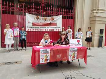 Iruñea Antitaurinako kideek agerraldia egin dute nafar hiriburuan.