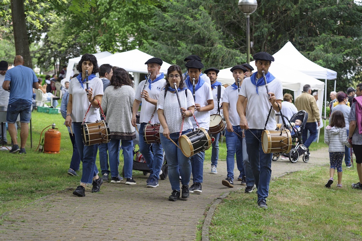 Igandeko sukalki eguna Mungiako Gure Ametsa txistulari taldeak alaituko du. (Aritz LOIOLA | FOKU)