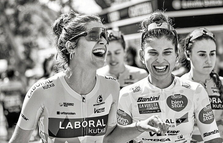 Idoia Eraso eta Yurani Blanco txirrindulariak, lasterketatik kanpoko une batean.