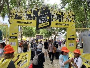 Le Fan Park, là où les passionnés de cyclisme ont rendez-vous pour amasser toutes de sortes de goodies. 