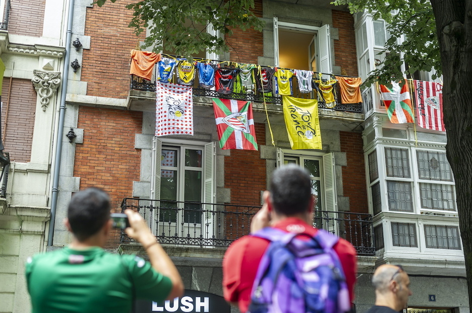 Alarde decorativo en un balcón de la capital vizcaina.