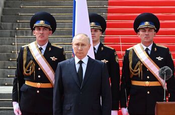 Putin guarda un minuto de silencio por los pilotos muertos en enfrentamientos con los amotinados durante una revuelta de mercenarios de Wagner.