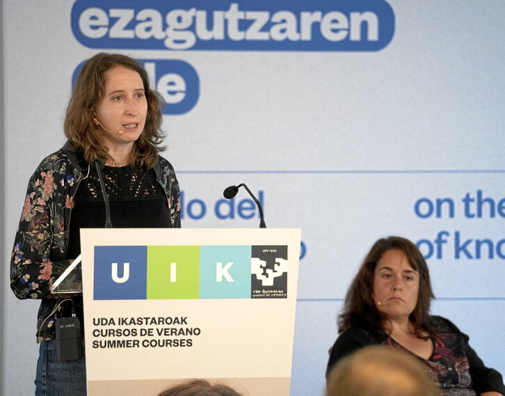 Intervención de Begoña Antúnez, en el Palacio Miramar de Donostia