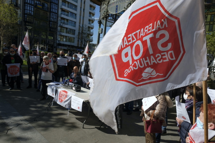 Una anterior movilización de Stop Desahucios en Donostia.