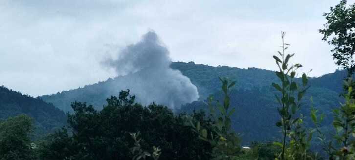 En esta imagen distribuida por los vecinos se aprecia una gran humareda que procedería de la incineradora.