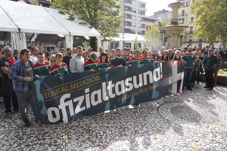 Munduko Euskal Pilota Txapelketan euskal selekzioaren ofizialtasuna eskatzeko eginiko agerraldia, Durangon.