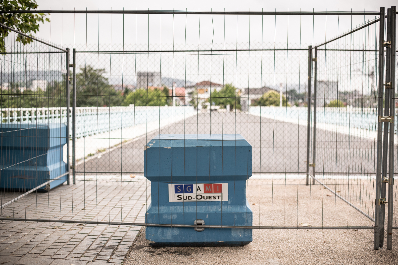 Irun eta Hendaia arteko Etorbidea oinezkoentzako zubia berriz hesituta, Frantziako Tourraren biharamunean. (Patxi BELTZAIZ) Irun eta Hendaia arteko Etorbidea oinezkoentzako zubia berriz hesituta, Frantziako Tourraren biharamunean. (Patxi BELTZAIZ)