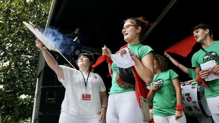 Etxepare Lizeoko ikasleen eskutik hasi da parranda Oinez Gunean.