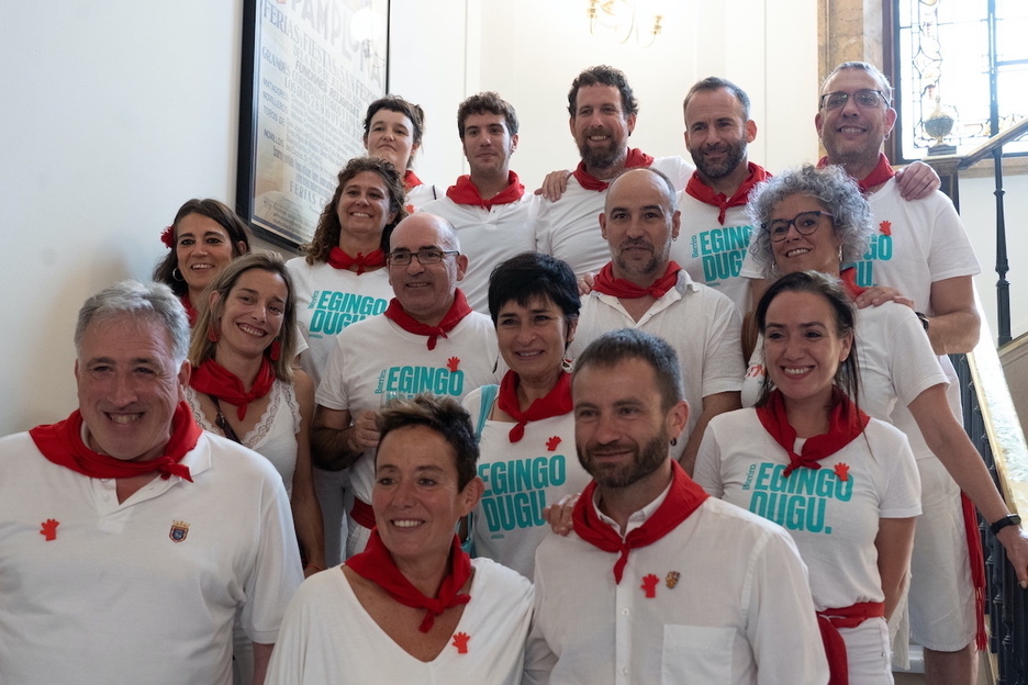 EH Bilduren familia-argazkia Udaletxe barruan. EH Bilduren familia-argazkia Udaletxe barruan.