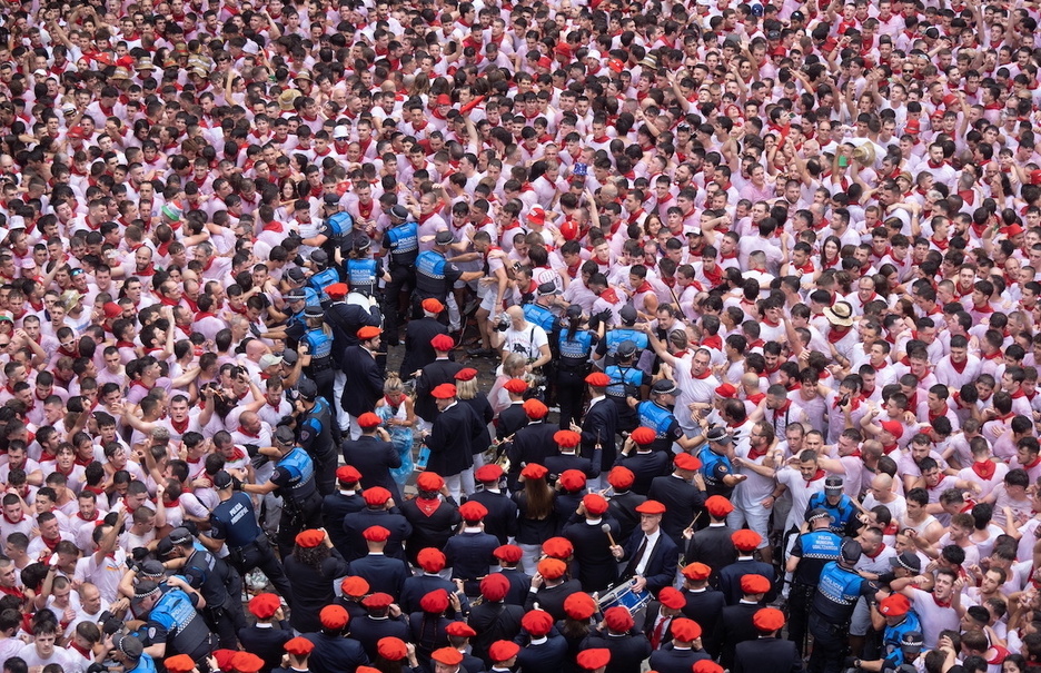 Gaita doinuak Udaletxe Plazan, une hunkigarria beti. Gaita doinuak Udaletxe Plazan, une hunkigarria beti.