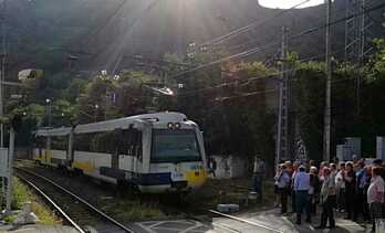 Aglomeraciones el sábado pasado en la estación de tren de Alonsotegi.