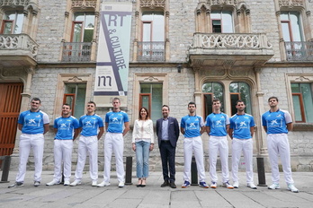 Txapelketan parte hartuko duten pilotariak, gaurko aurkezpenean.