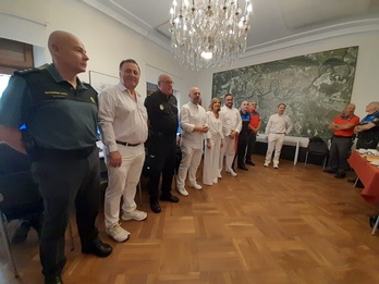 La alcaldesa Ibarrola, con el resto de miembros del «dispositivo de seguridad» de Sanfermines.