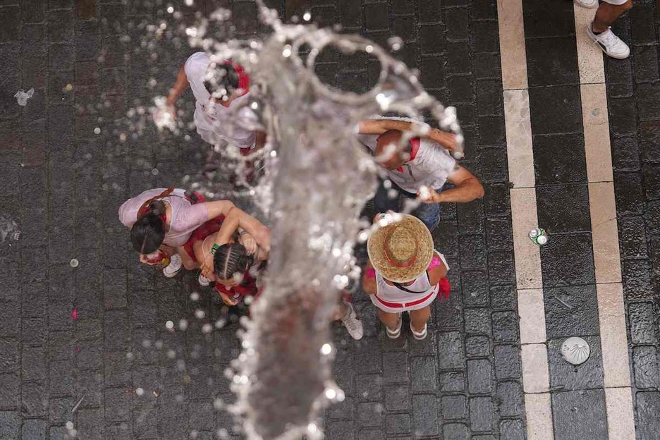 Epela dago eguna, baina balkoietatik ura ongi etorria izaten da beti. Epela dago eguna, baina balkoietatik ura ongi etorria izaten da beti.