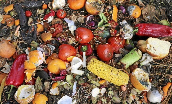 La FAO calcula que un  14% de la comida producida mundialmente se despilfarra.