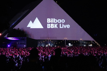 Jendetza bildu zuen Florence + The Machine taldeak 2023ko BBK Live jaialdiko lehen egunean.