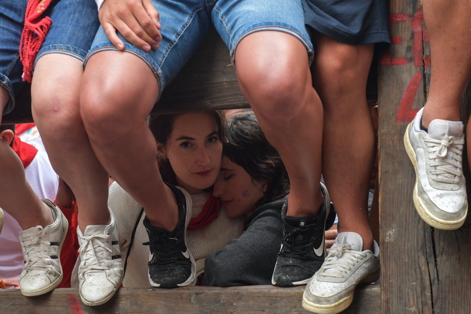 Una cabezadita al otro lado del vallado.