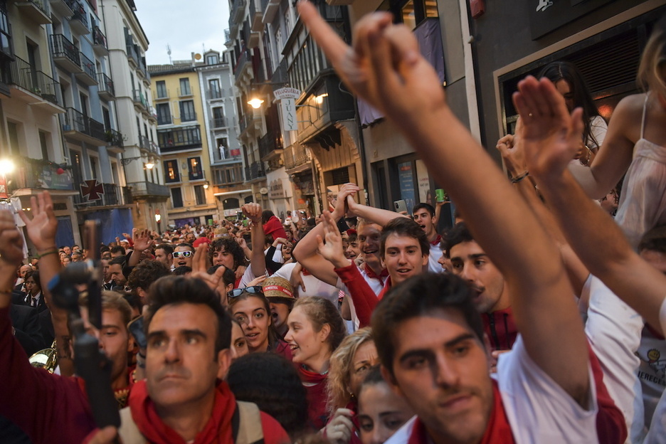 Poco mejor para despejar la cabeza y sacudirse el fresco que una diana con La Pamplonesa.