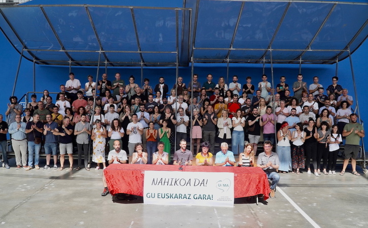 Udalerri euskaldunetako 125 alkate eta hautetsi bildu dira Usurbilen. Konstituzionalaren euskararen aurkako azken epaia salatu dute.