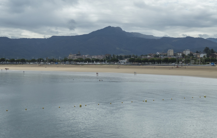 Hondarribiko hondartza, artxiboko irudian.